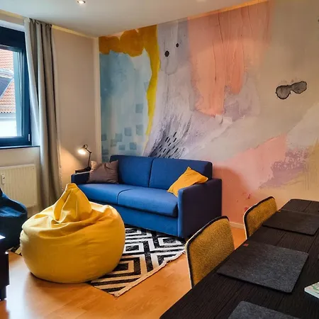 Apartment Maremar: Design With Luxury Beds And Workspace Braunschweig