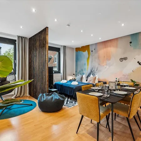 Apartment Maremar: Design With Luxury Beds And Workspace