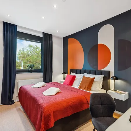 Apartment Maremar: Design With Luxury Beds And Workspace Braunschweig